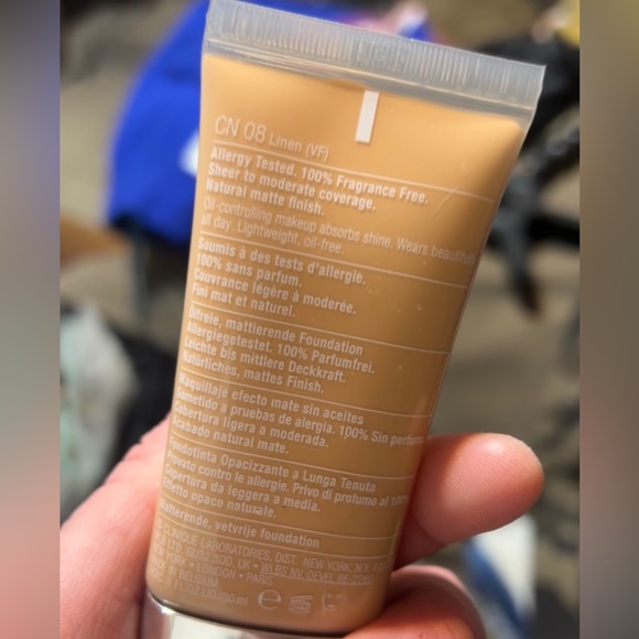 Clinique Stay Matte Foundation- Linen - Picture 8 of 8